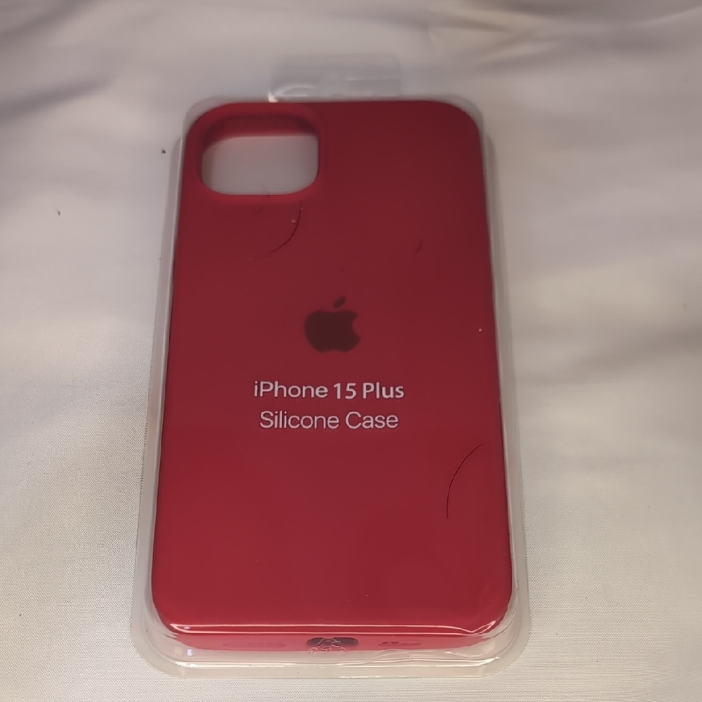 Apple iPhone 15 Plus Silicone Case - Crimson